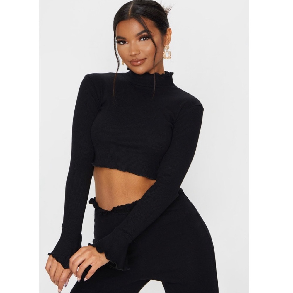 Black frill long sleeve crop top